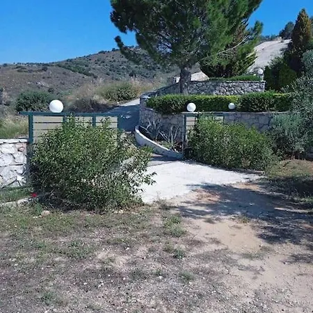 Holiday home σπίτι στη εξοχή Neon Roino